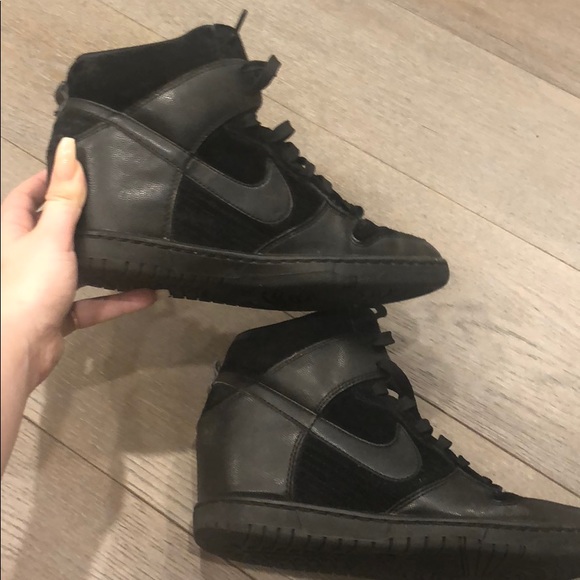 nike black heel sneakers